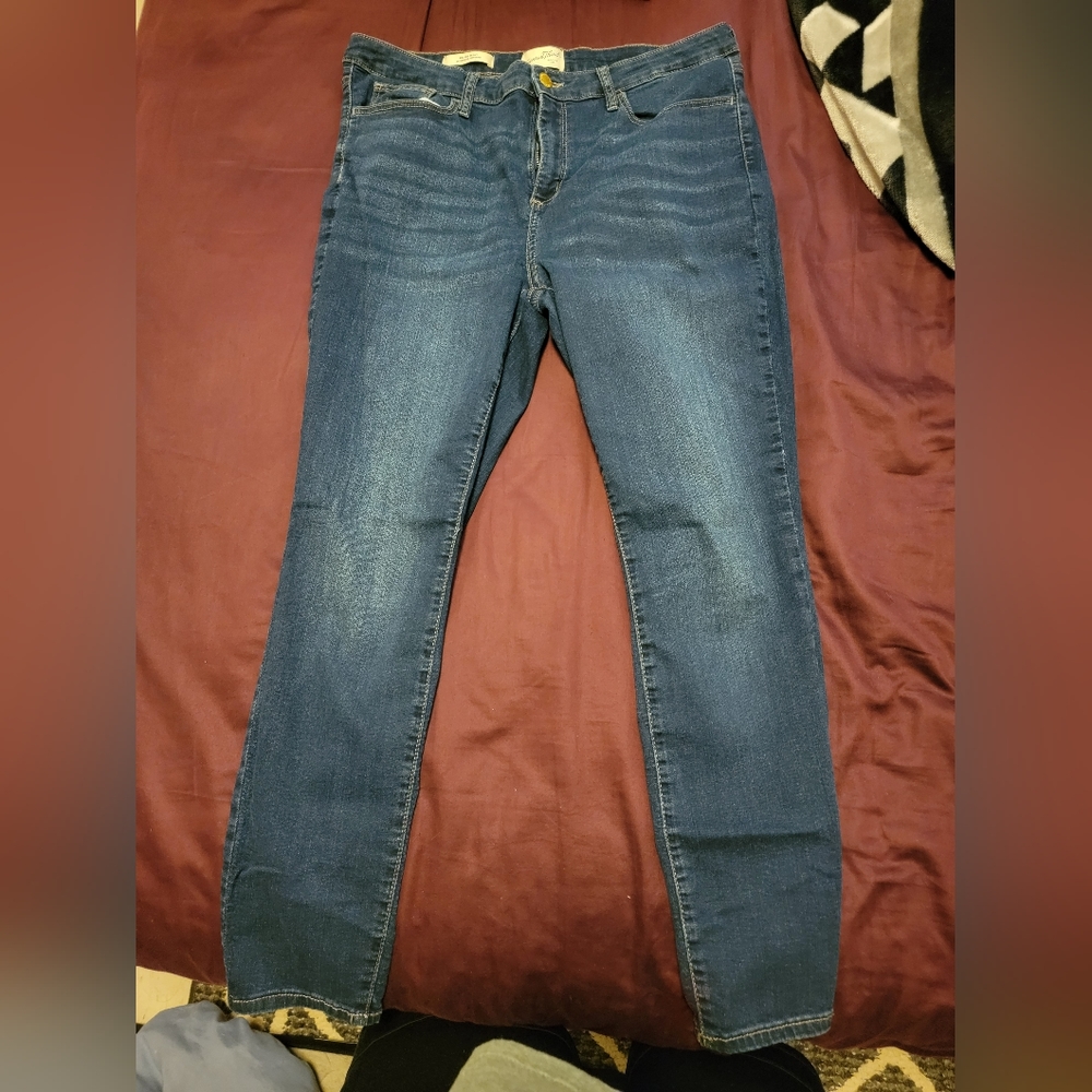 Universal Thread Co